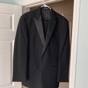 One button Tuxedo with satin lapel